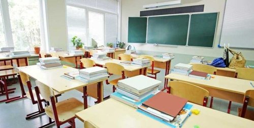 Ажилд ороод 24 жил болсныхоо 20 жилд нь тасалсан багшийг ажлаас нь халжээ