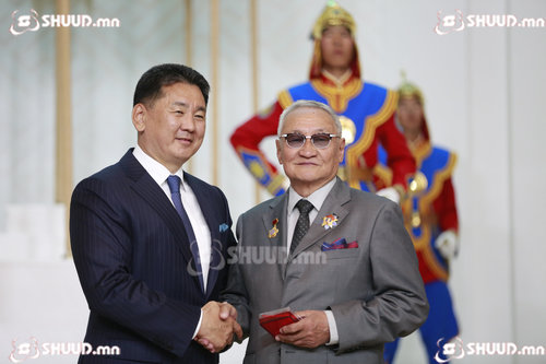 Ардын жүжигчин, кино найруулагч Г.Жигжидсүрэнд Хөдөлмөрийн баатар цол хүртээв