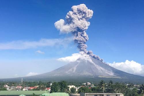 Филиппинд 30 мянган хүнийг нүүлгэн шилжүүлнэ