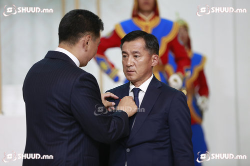 С.Бямбацогт сайдын дүү Аж үйлдвэрийн гавьяат ажилтан боллоо