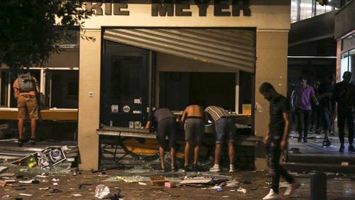 Францын үймээний үеэр 3000 гаруй машин шатааж, 250 банкны салбарыг тоножээ