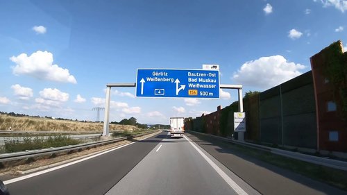 ОХУ-ын иргэд машинтайгаа Герман руу нэвтэрвэл машиныг нь хураана