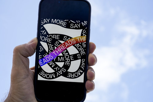 Цукерберг: Threads сүлжээ хэдхэн цагийн дотор таван сая хэрэглэгчтэй болсон