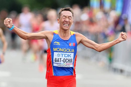 МУГТ Б.Сэр-Од Гиннесийн дээд амжилт тогтоолоо