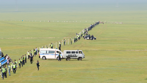 Хүй долоон худагт түр хүрээ байгуулан ажиллаж байна