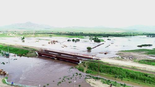 Сэрэмжлүүлэг: Орхон, Сэлэнгэ голууд  50-100 см даван хүчтэй үерлэж байна