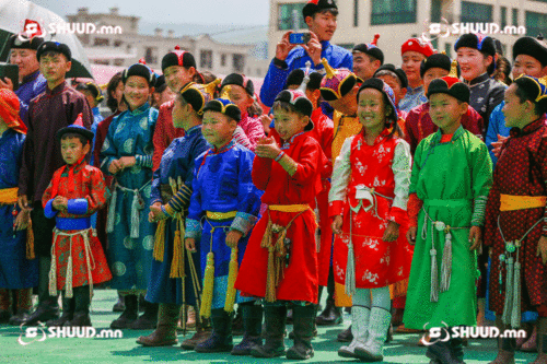 Дэлгэр сайхан наадаарай