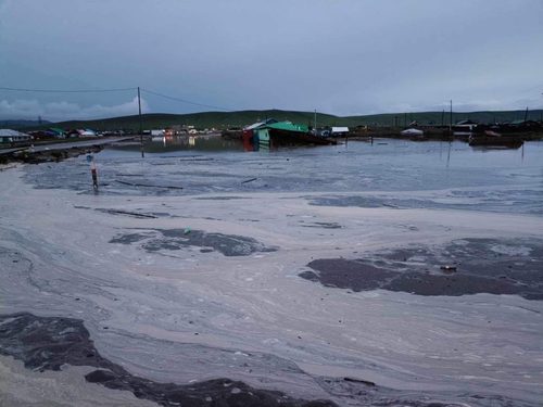 Үерийн усанд боогдсон иргэдийг нүүлгэн шилжүүллээ