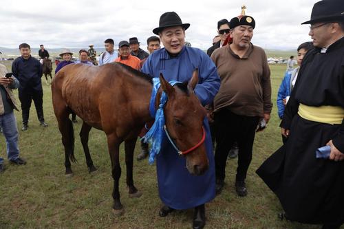 Ерөнхий сайд Л.Оюун-Эрдэнэ түрүү соёолонгийн “Хүй мандал” галаар зочиллоо