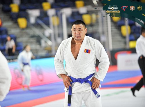 Үндэсний бөхийнхөн Жюү жицүгийн дэвжээнд хүч үзэж байна