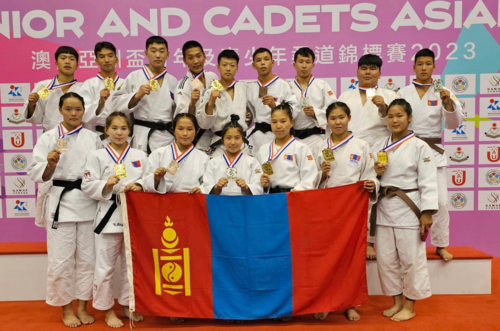 Өсвөрийн жүдочид Хонконг, Макаод медалийн хур буулгалаа