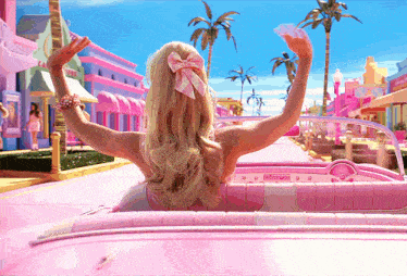 Барби кино хамгийн их орлого олж, нийгмийн сүлжээг донсолгов