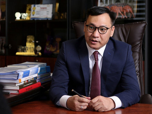 Б.Ганхуягийг үргэлжлүүлэн хорино