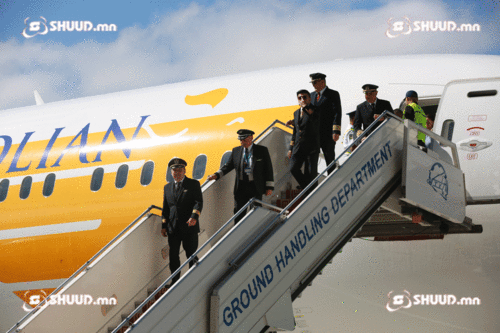 МИАТ компани шинэ жилийн бэлгийн багцаа задаллаа