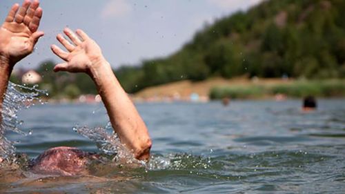 Сэлэхээр гол руу орсон гурван хүний нэг нь сураггүй болжээ