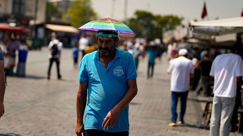 Стамбулд хэт халууны улмаас усан сан ширгэж, иргэдийг усаа хэмнэхийг уриалжээ