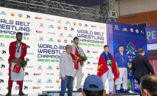 О.Сумъяабазар кураш бөхийн өсвөрийн ДАШТ-ээс хүрэл медаль хүртжээ