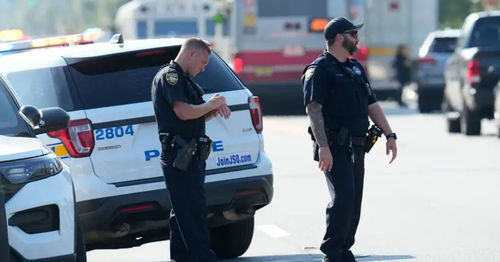 Флоридад гэмт этгээд дэлгүүрт гал нээж, гурван хүний аминд хүрчээ