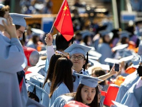 Хятадын оюутнууд хиймэл оюун ухаан ашиглавал диплом олгохгүй