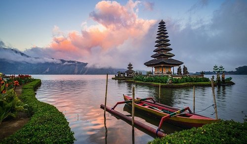 Индонези чинээлэг иргэдийг татахын тулд алтан виз гаргана