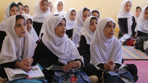 Талибууд эмэгтэй сурагчтай гэх шалтгаанаар дүрслэх урлагийн сургуулийг хаажээ