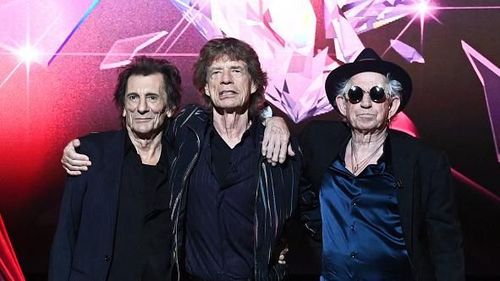Rolling Stones 18 жил завсарласны эцэст шинэ цомгоо танилцууллаа