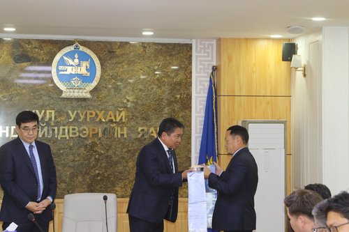 С.Магнайсүрэн ажлаа хүлээн авлаа