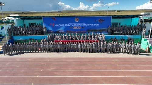 Онцгой албаны шилдэг ахлагч нар чуулж байна