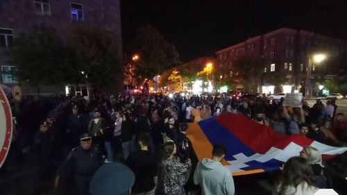 Арменид эсэргүүцэгчдийг баривчилж байна