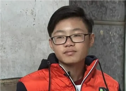 Олон жилийн өмнө сураггүй болсон хүүгээ санаандгүй байдлаар олжээ