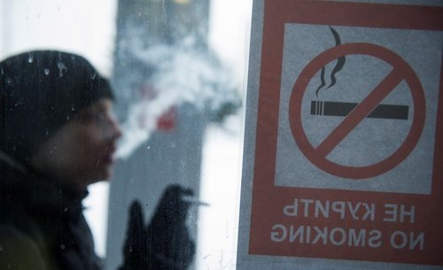 Их Британид 2008 оноос хойш төрсөн бүх хүнд тамхи худалдахыг хориглоно