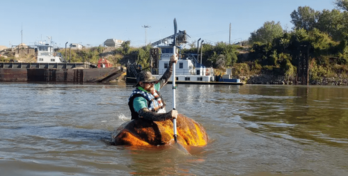 Америк эр хулуугаар завь хийж, 60 км зайг туулжээ