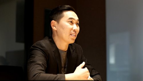 Комедиан Амараа Либертари намаа бүртгүүлэхээр ДЭЭД шүүхэд ханджээ