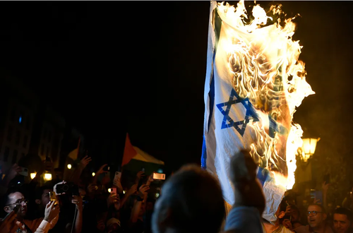 ФОТО: Дэлхий даяар олон мянган хүн Израилыг эсэргүүцэн жагсав