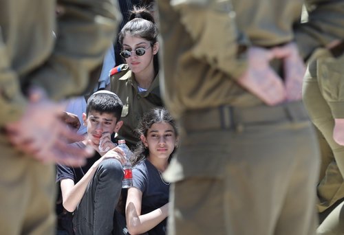 Израил цэргүүдээ Газа руу орохыг зөвшөөрч, ХАМАС сунжирсан дайнд бэлэн гэдгээ зарлав