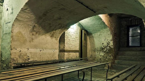 Израилд бөмбөгдөлтөөс хоргодох 4000 байрыг яаралтай засварлаж эхэлжээ