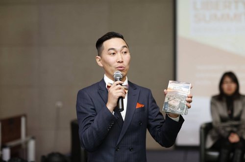 Комедиан Д.Амартүвшингийн нам байгуулах өргөдлийг буцаажээ