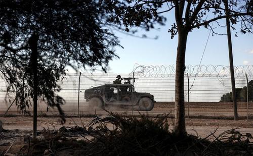 Израилын арми дүрвэгчдийн хуаранд цохилт өгч, олон хүн амиа алджээ