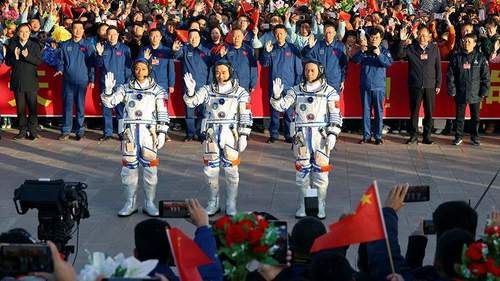 БНХАУ Шэньжоу-17 хөлгийг тойрог замын станц руугаа илгээлээ