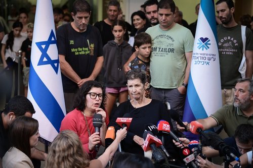 ХАМАС-ын олзноос суллагдсан эмэгтэйг Израилын нэр хүндэд халдсан гэж буруутгажээ