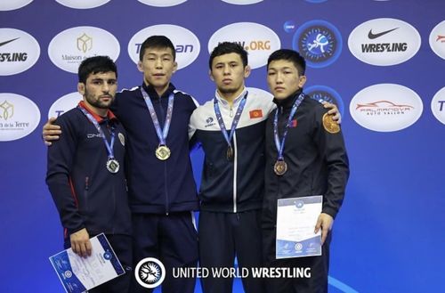 Б.Мөнх-Эрдэнэ чөлөөт бөхийн ДАШТ-аас хүрэл медаль хүртлээ