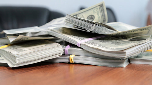 Орон гэргүй эр их хэмжээний мөнгө хожсон ч хонжвороо авч чадахгүй байна