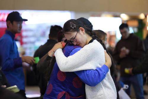 “Ерөнхийлөгчийн илгээлт-2100” тэтгэлэгт хөтөлбөрийн эзэд гадаадад суралцахаар мордлоо