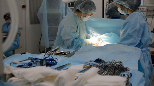 Түүхэнд анх удаа донорын нүд шилжүүлэн суулгах мэс ажилбарыг хийжээ