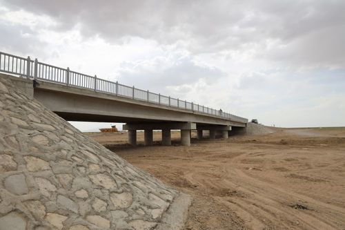 Суудлын машин жалга руу унаж, хоёр хүн гэмтжээ