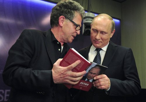 Германы сэтгүүлч их хэмжээний шан хөлсөөр Путинийг магтан бичдэг байжээ