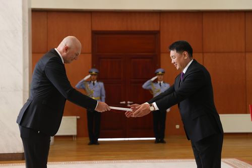 Швейцар Улсын Элчин сайд Итгэмжлэх жуух бичгээ өргөн барив