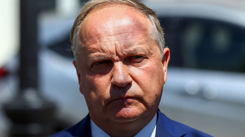 Авлигын хэргээр шийтгүүлсэн Оросын улс төрч фронт руу явахаар шийджээ