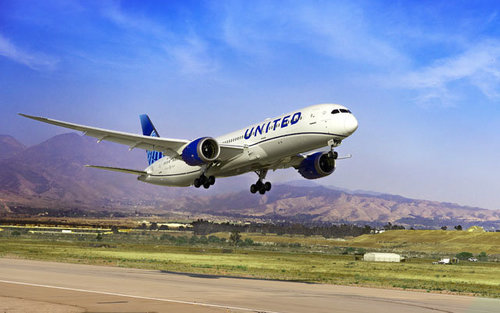 Нисгэгч алдаа гаргаж, онгоцоо өөр хотод буулгажээ