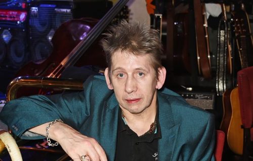 The Pogues хамтлагийн гоцлол дуучин асан Шейн Мокгуэн таалал төгсжээ